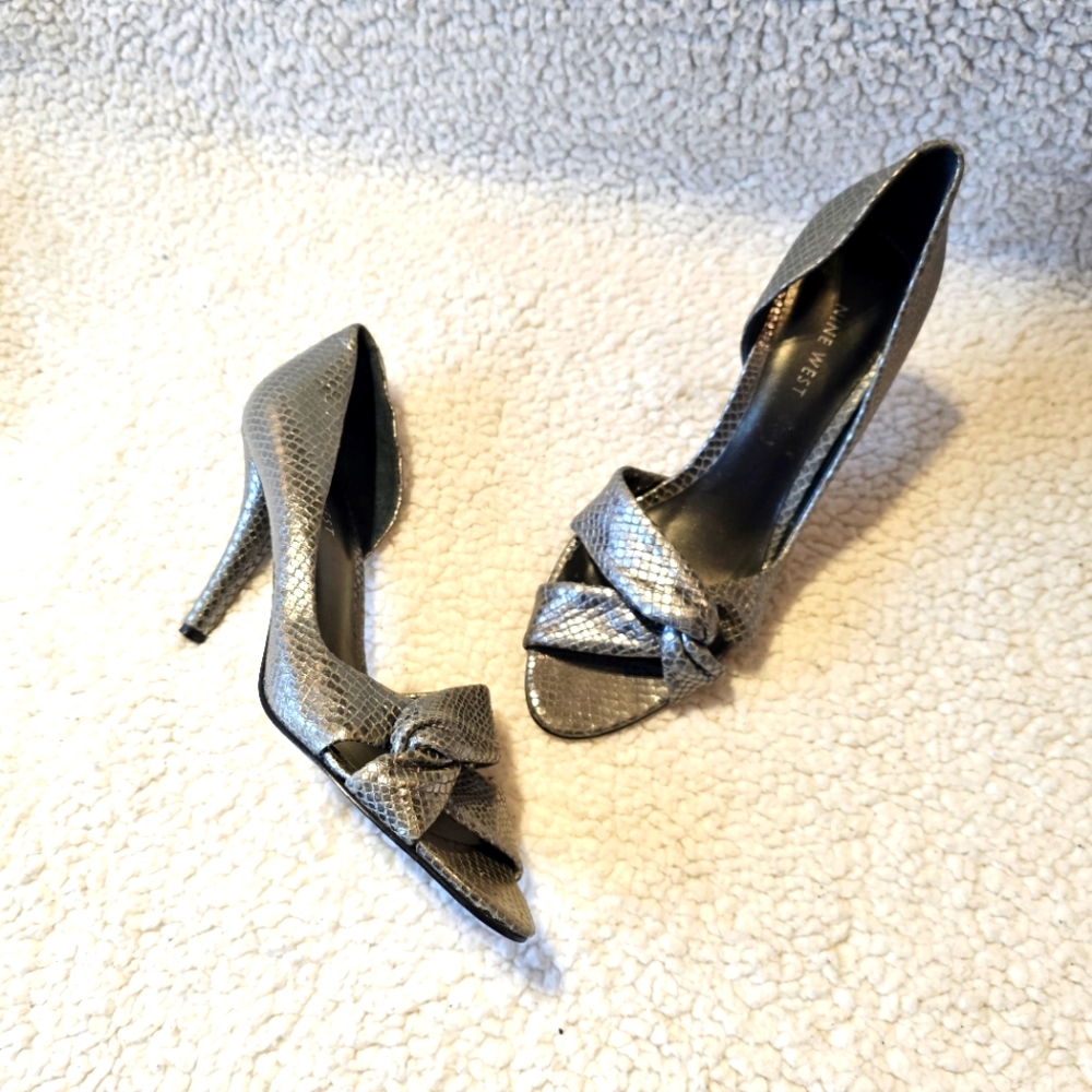 Nine West - Jojus - d'orsay gray metallic heels